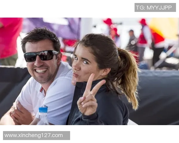 路人偶遇足球明星瞬间记录他们的互动与欢笑时刻 路人偶遇足球明星瞬间记录他们的互动与欢笑时刻