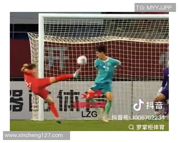 足球明星用挡脸动作庆祝进球瞬间引发热议展现个性与风格