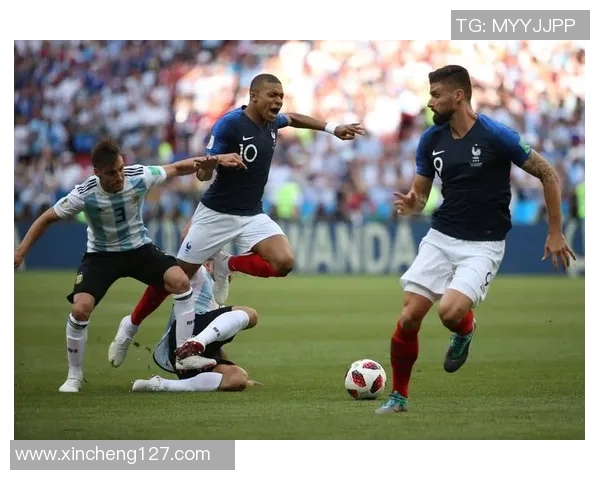 足球明星们如何评价姆巴佩的天赋与成就引发的热议与期待