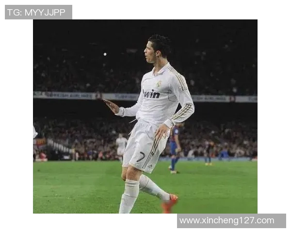 历代足球明星精彩瞬间回顾与经典形象盘点 历代足球明星精彩瞬间回顾与经典形象盘点