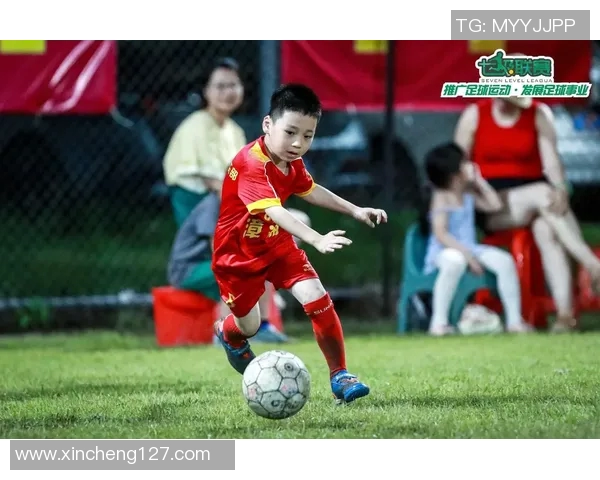 我心目中最优秀的足球明星及其精彩瞬间的英语介绍