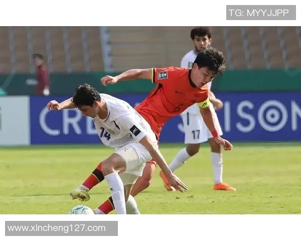 足球明星在比赛中意外撒尿引发热议赛场礼仪与运动员形象的讨论 足球明星在比赛中意外撒尿引发热议赛场礼仪与运动员形象的讨论