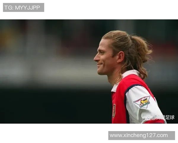 闪耀绿茵场的爱情象征戴大钻戒的足球明星们的浪漫故事