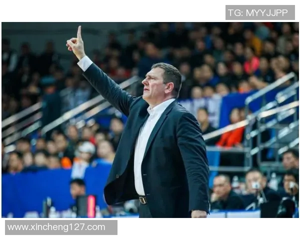 于德豪的奋斗历程与成功秘诀探讨：从平凡到卓越的转变之路