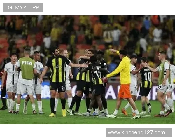 火车头与吉达联合的激烈对决展现足球魅力与团队精神的完美结合 火车头与吉达联合的激烈对决展现足球魅力与团队精神的完美结合