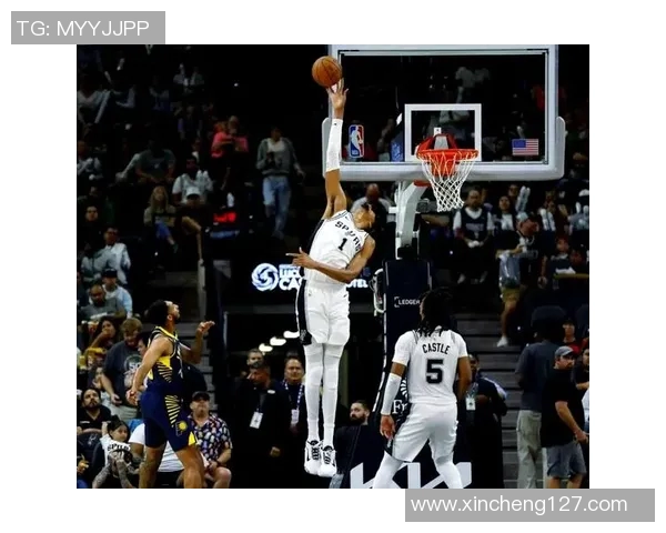 两米篮球明星的传奇之路与赛场背后的故事揭秘